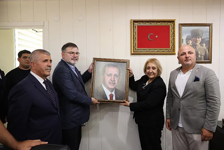 mendereste-ak-parti-zaferi-sonrasi-chp-ve-yeni-partide-siyasi-deprem-pes-pese-istifalar-geldi-1787127903700.png
