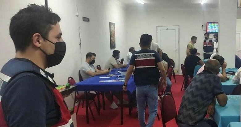 İzmir’de 111 kişiye kumar oynarken suçüstü