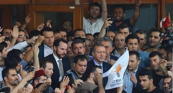 Engin Özkoç’tan 15 Temmuz yalanı! Sosyal medyada skandal paylaşıma tepki yağdı