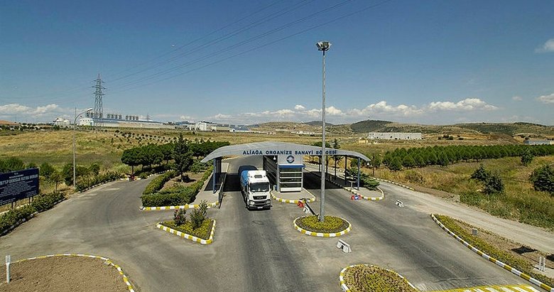 Izmir Aliaga Da Feci Is Kazasi Erimis Celik Bloktan Kopan Parca Bogazini Kesti