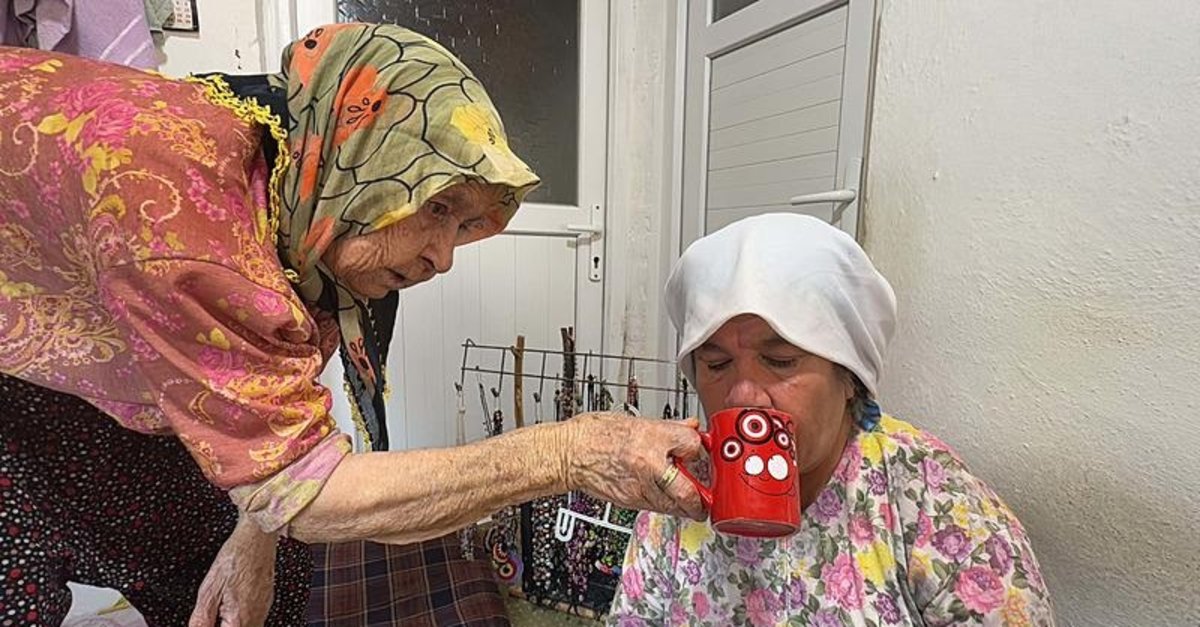 Yüzyılın annesi! 88 yaşındaki Behiye annenin ayaklarının altı öpülür…