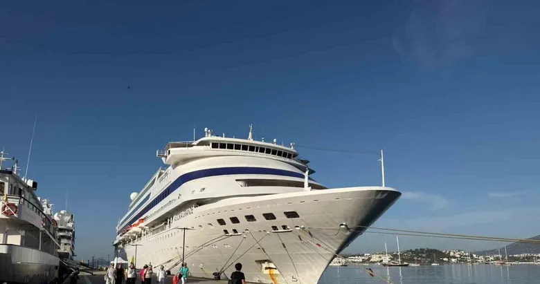 Bodrum’a 3 kruvaziyerle 650 turist geldi