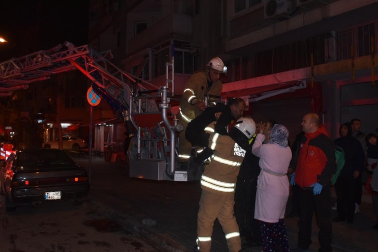 İzmir’de korkutan yangın! 15 kişinin yaşadığı dairede...
