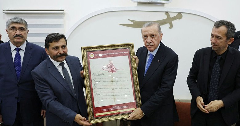 Erdoğan, Cem Evi’nde iftara katıldı