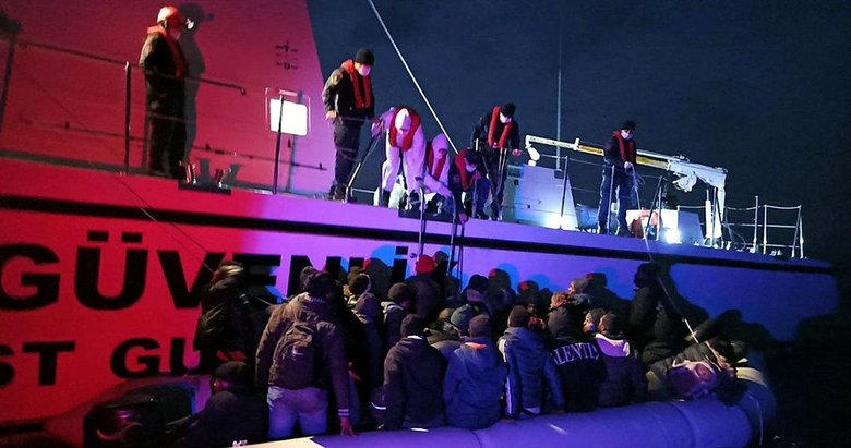 Marmaris açıklarında batmak üzere olan bottaki 39 kaçak göçmen kurtarıldı