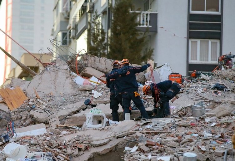 İzmir depreminde 30 kişiye mezar olmuştu! 2 belediye çalışanlarına hapis istemi