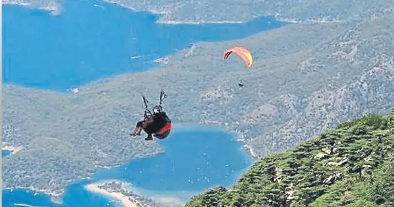 Yamaç paraşütü faciası: Pilot ve yolcu öldü