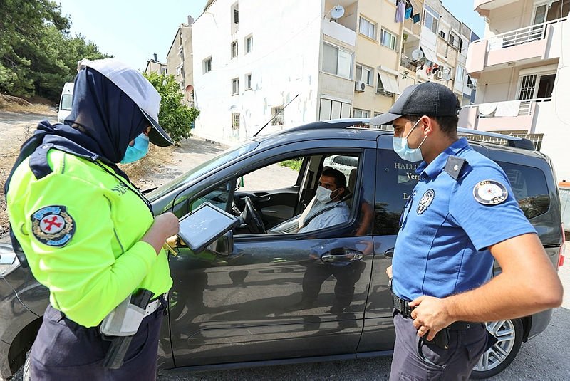 İzmir’de polis ekipleri denetimlerini sürdürüyor