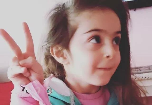 Gurbetçi ailenin İzmir’de yediği yemek kabusları olmuştu! Kızını kaybetti oğlu için umutla bekliyor