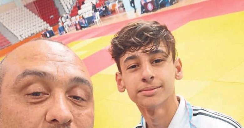 Yunusemre judoda yıldız gibi parladı