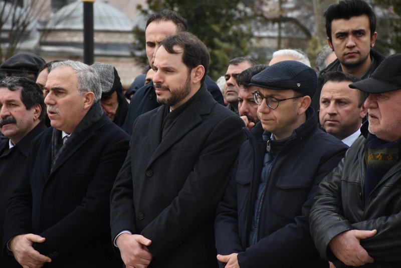 Hazine ve Maliye Bakanı Bakan Albayrak İ.Ü. Cerrahpaşa Rektörünün annesinin cenaze törenine katıldı