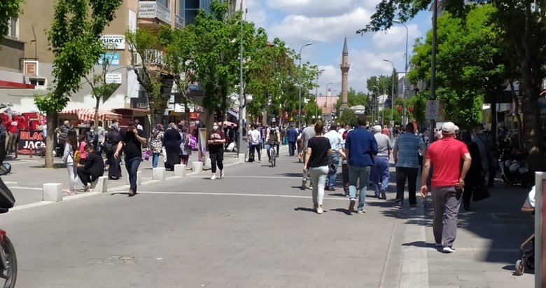 Tam kapanma sonrası Uşak’ta cadde ve sokaklarda yoğunluk