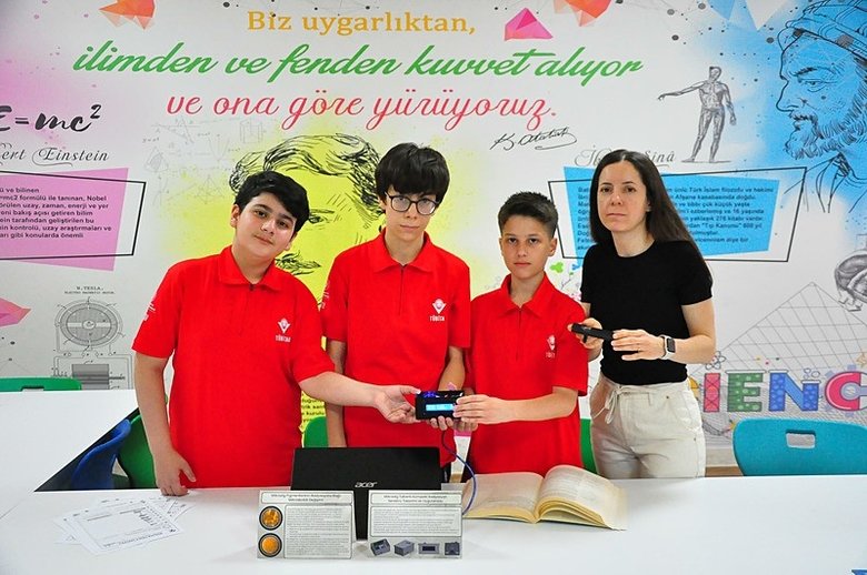 izmirde-odul-aldilar-manisada-ogrencilerden-milyonluk-icat-1780472658307.jpeg
