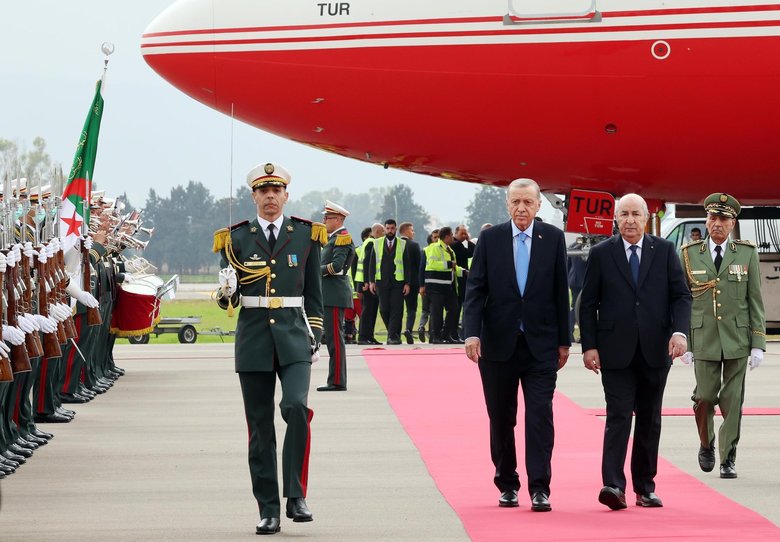 Başkan Erdoğan Cezayir’de resmi törenle karşılandı