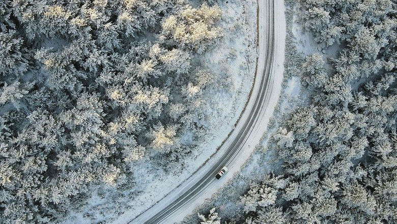Spil Dağı beyaza büründü: İzmirliler kar keyfi yaptı