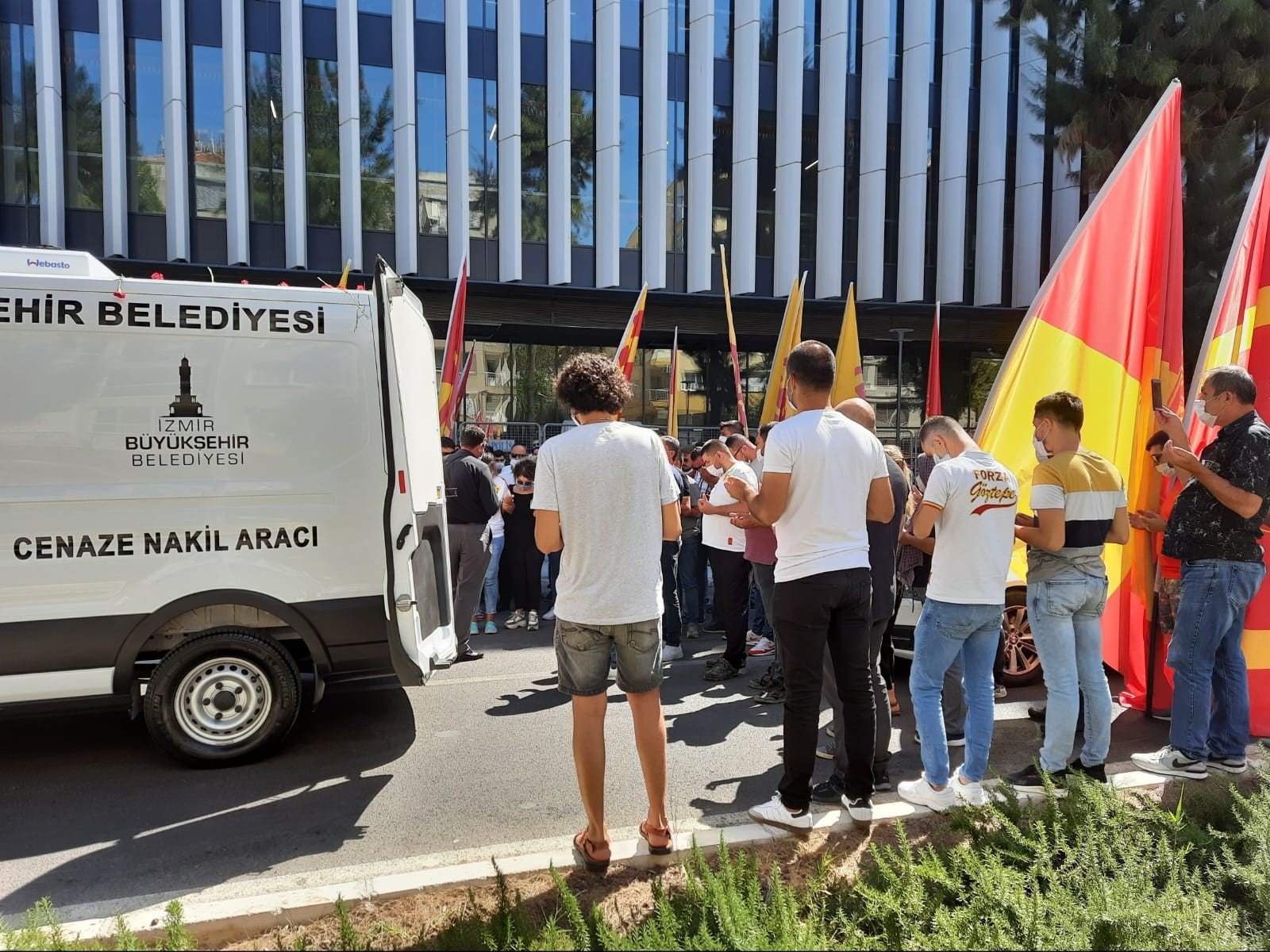 Izmir De Kalbinden Bicaklanarak Hayatini Kaybeden Genc Defnedildi