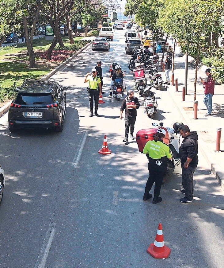 Dron polis görevde