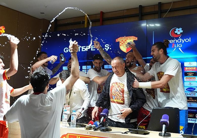 Göztepe Teknik Direktörü Stoilov’dan tarihi başarı: 6. isim oldu