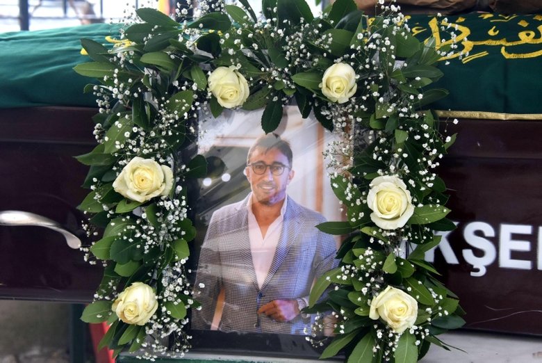 Şarkıcı Gülçin Ergül’ün sevgilisi Erdal Şeyda Lafçı son yolculuğuna uğurlandı