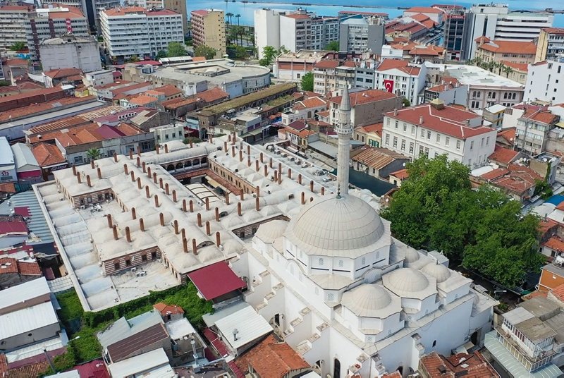 İzmir’in tarihi camileri cemaatle buluşmaya hazırlanıyor