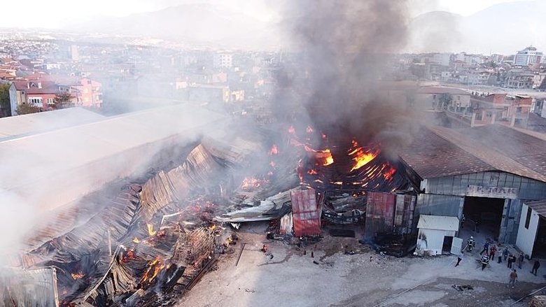 Denizli’de fabrika yangını! Alevler bir anda sardı