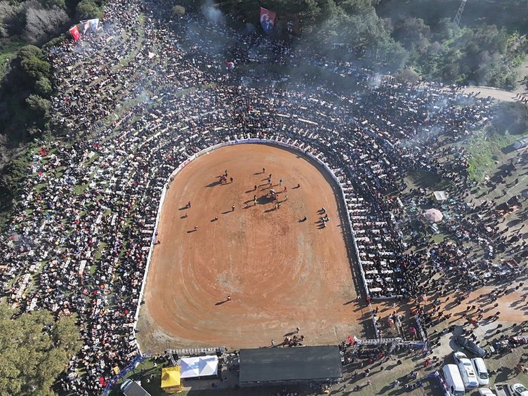 Deve güreşlerinin Kırkpınar’ı İzmir’de yapıldı!