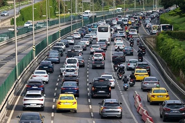 izmirde-hangi-yollar-ucretsiz-bayramda-ucretli-ucretsiz-guzergahlar-1779862999215.jpeg