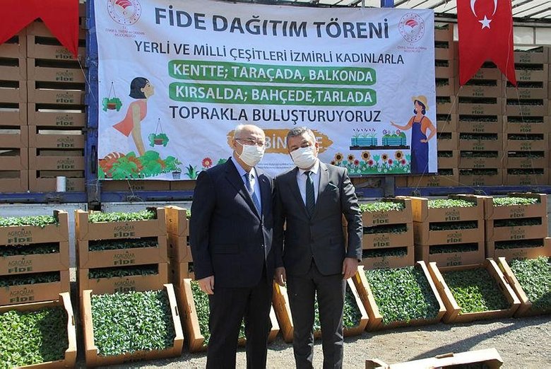 İzmir'de yerli tohumlardan elde edilen sebze fideleri 15 bin kadına dağıtılıyor