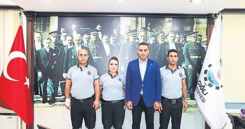 Silahlı saldırganı yakalayan güvenlik ekibine ödül
