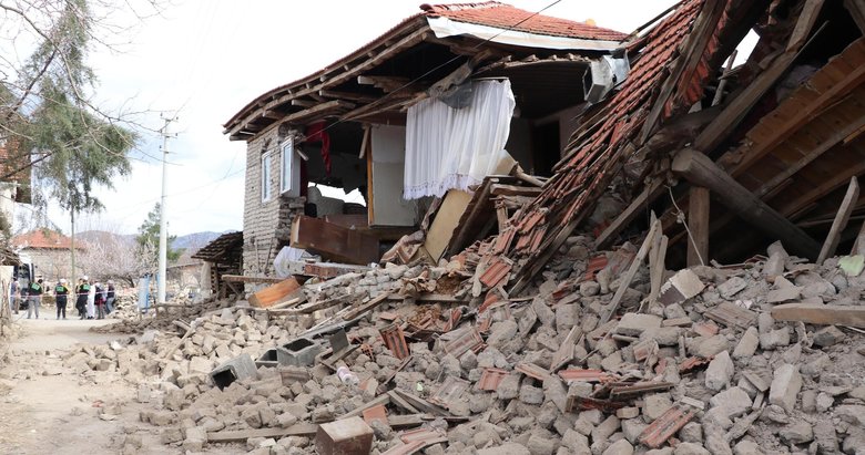 Denizli 3 günde 862 kez sallandı