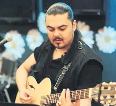 DM’den yürüyen şarkıcının kemiklerini çatır çatır kırdılar! Artık tanınmaz halde...