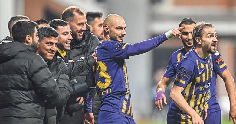 Ahmed Kutucu zirveye oynuyor