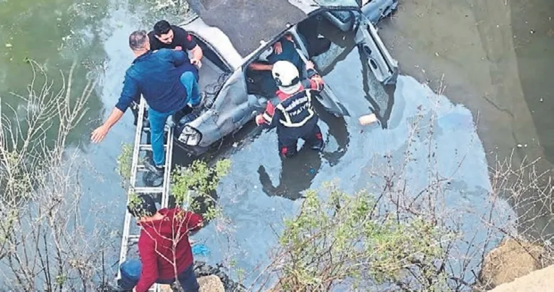 Tahliye kanalına düşen karı koca kurtarıldı