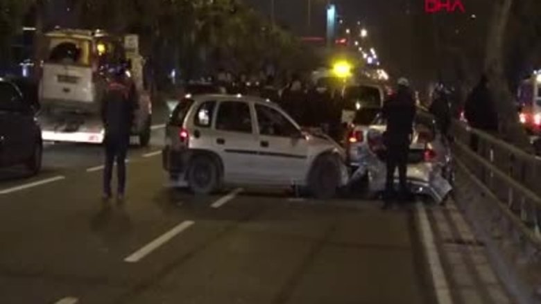 Izmir Bayrakli Da Asker Ugurlamasinda Zincirleme Kaza