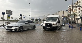 İzmir’de yağmur can aldı! Elektrik akımına kapıldılar