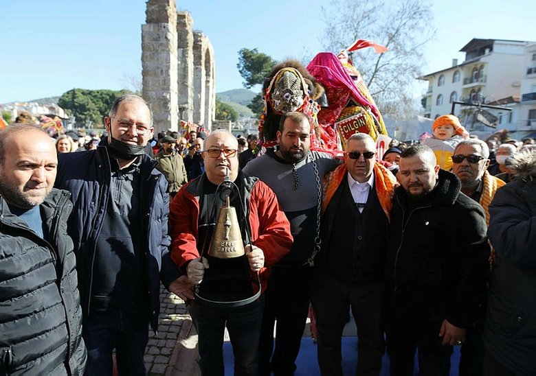 İzmir’deki en süslü deve seçildi