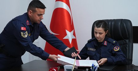 İzmir’in ilk kadın ilçe jandarma komutanı!...