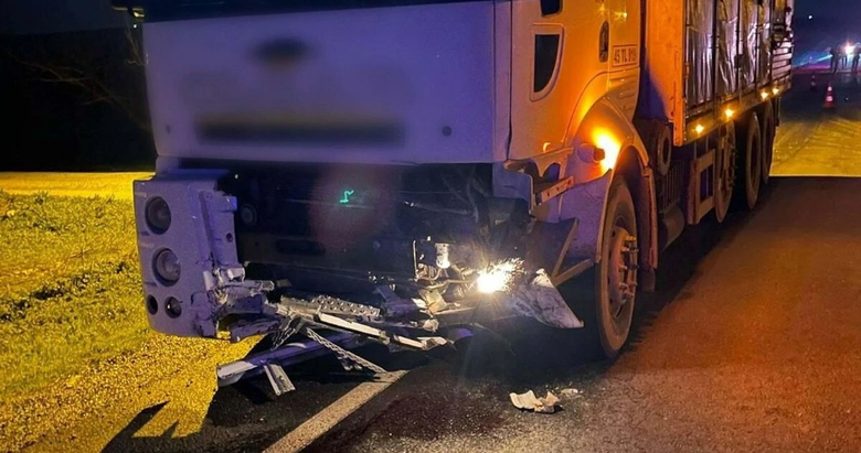 Kamyonla çarpışan aracın sürücüsü hayatını kaybetti