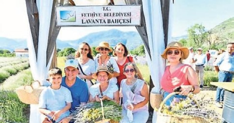 Fethiye’de mor tarlalarda lavanta hasadı coşkusu