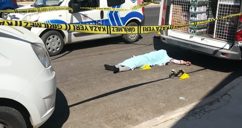 İzmir’de hatalı dönüş yapan otomobile motosiklet çarptı: 1 ölü, 1 yaralı