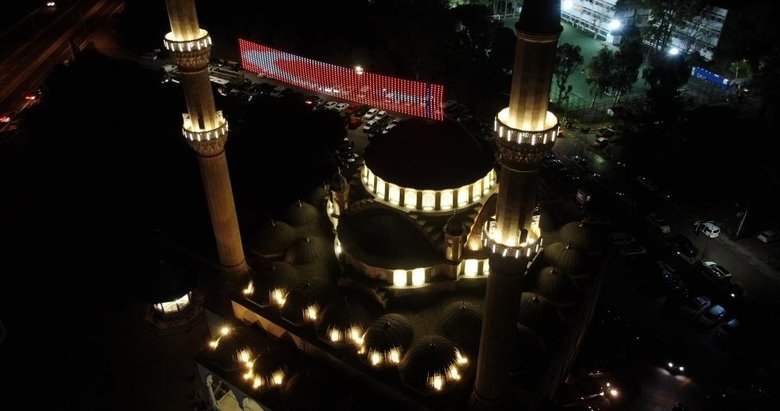 Dualar edildi, saf tutuldu: İzmir’de Ramazan ayının ilk teravih namazı kılındı