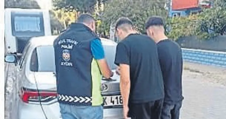Sokak ortasında yarış ehliyetlerine mal oldu