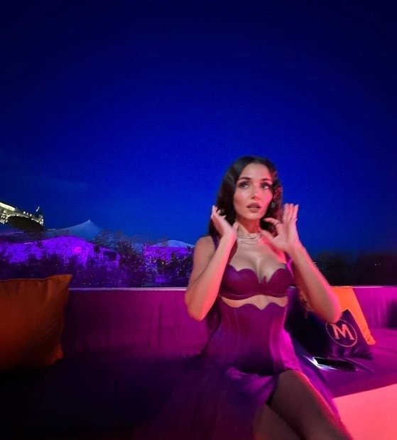 Hande Erçel Cannes pozları sosyal medyayı yaktı geçti