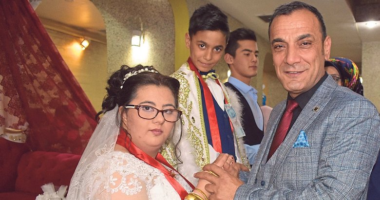 Down Sendromlu Elif Temsili Gelin Oldu Gundem Haberleri