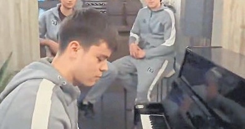 Manisa’nın piyanist kalecisi