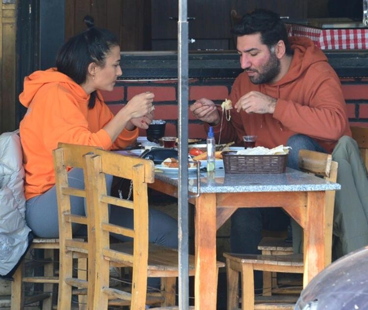 Oyuncu Berkay Ateş sevgilisi milli voleybolcu Simge Aköz ile ilişkisi hakkında ilk kez konuştu