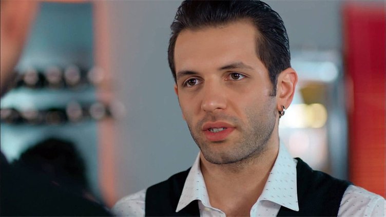 Depremde annesini kaybeden oyuncu duygulandırdı