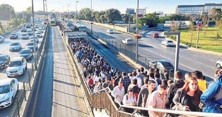 İstanbullular yürüyen merdivende yürüyor!