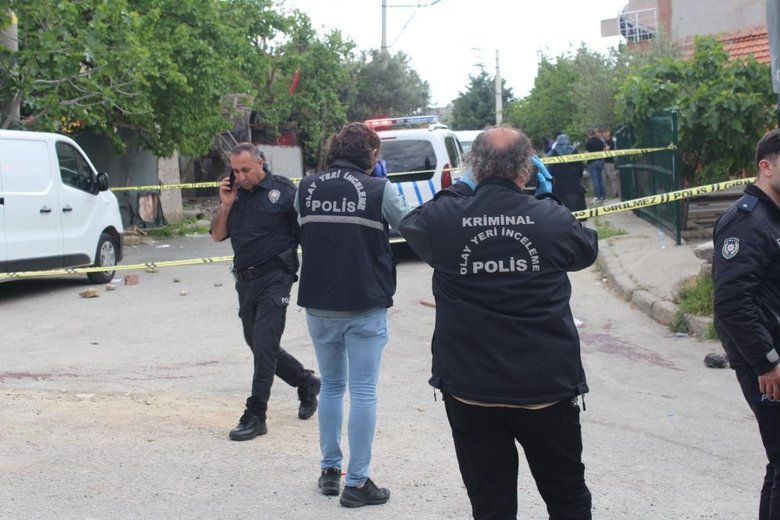 İzmir’de polise baltayla saldıran kişi etkisiz hale getirildi