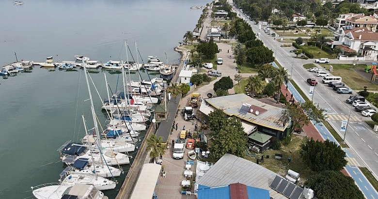 Muğla Fethiye sahil bandında imara aykırı eklentiler yıkılıyor